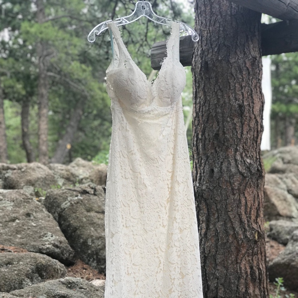 Beautiful lace Adria Gown gown by NYC designer. - Picture 4 of 8